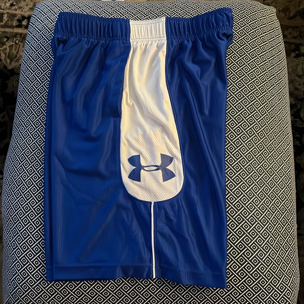 🏀 Under Armour royal blue basketball shorts size Large EUC